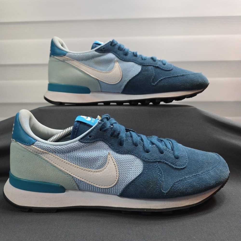 Nike Women’s Internationalist Blue and White Retro Runner Sneakers